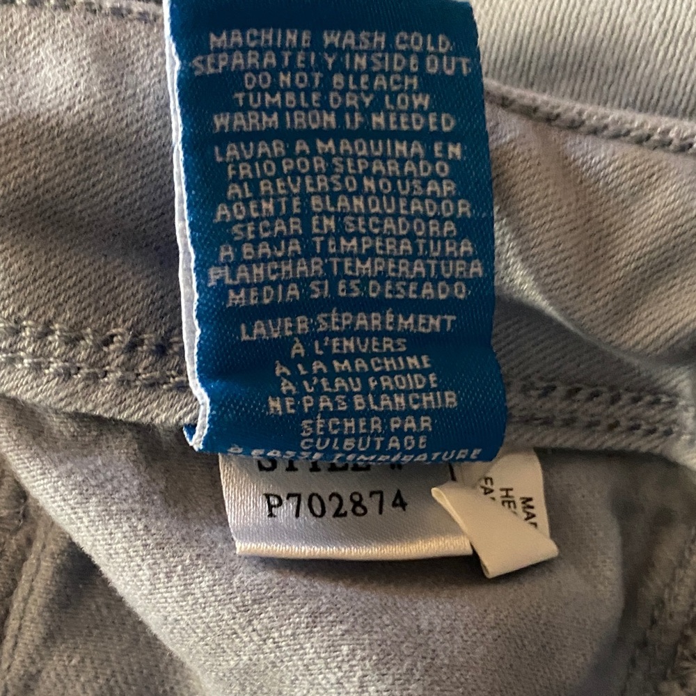 Junior’s Light Wash Skinny Jeans - Picture 10 of 12